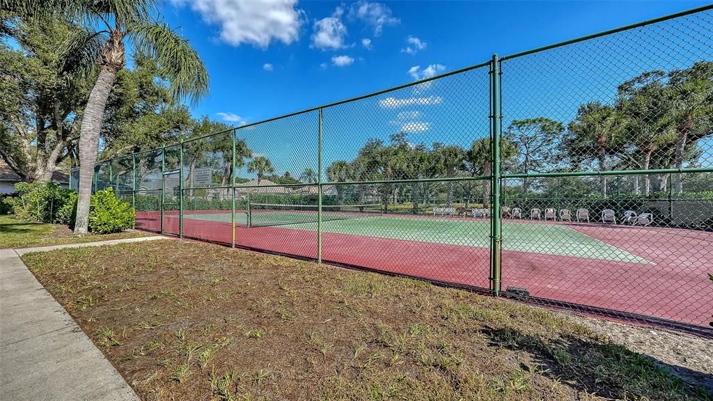 Activo con contrato: $320,000 (3 camas, 2 baños, 1509 Pies cuadrados)