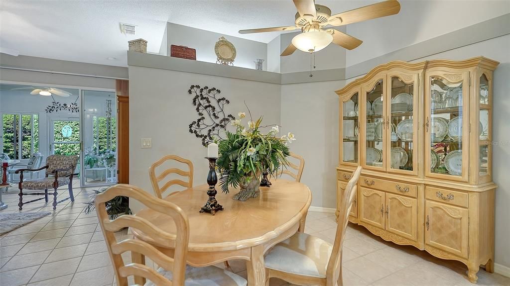 Activo con contrato: $320,000 (3 camas, 2 baños, 1509 Pies cuadrados)