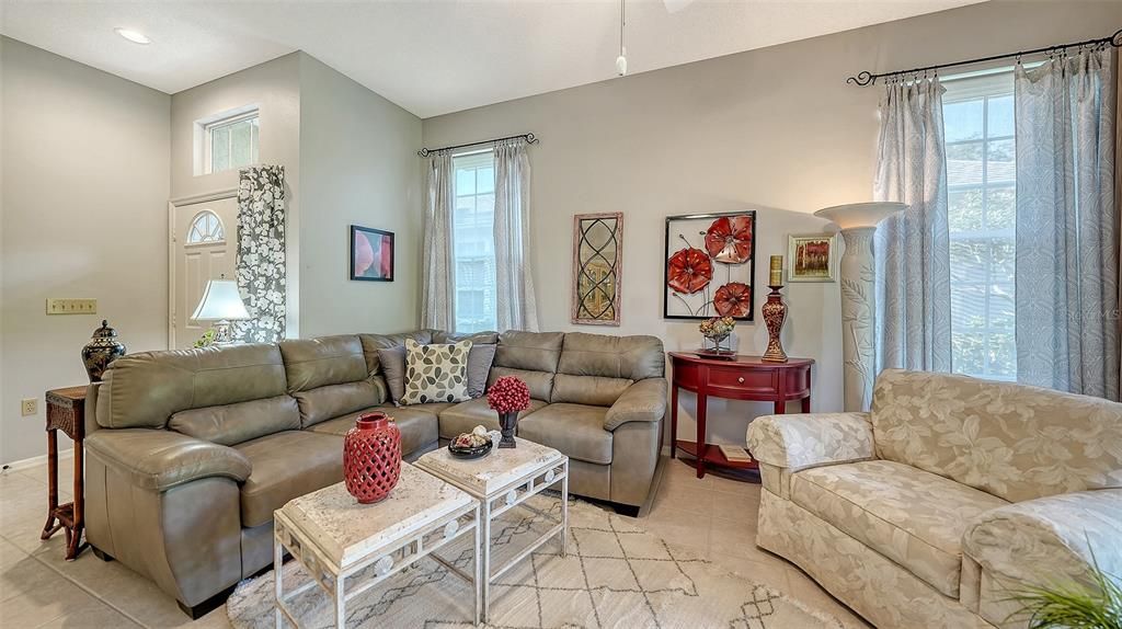 Activo con contrato: $320,000 (3 camas, 2 baños, 1509 Pies cuadrados)