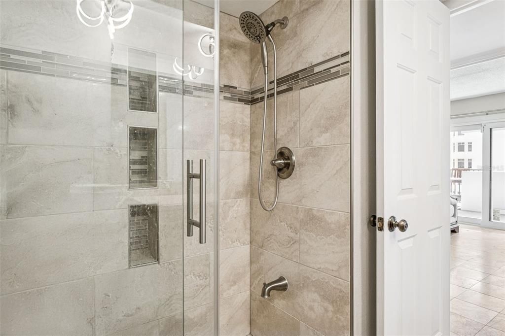 На продажу: $692,000 (3 спален, 3 ванн, 1664 Квадратных фут)