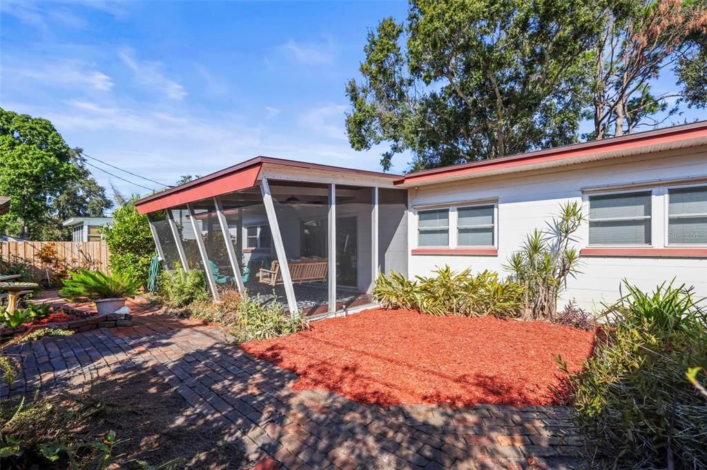 For Sale: $485,000 (3 beds, 2 baths, 1652 Square Feet)