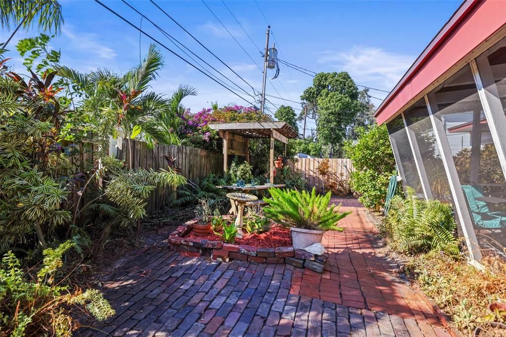 For Sale: $485,000 (3 beds, 2 baths, 1652 Square Feet)