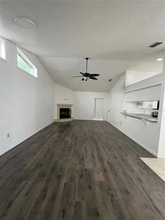 待售: $243,000 (4 贝兹, 2 浴室, 1338 平方英尺)