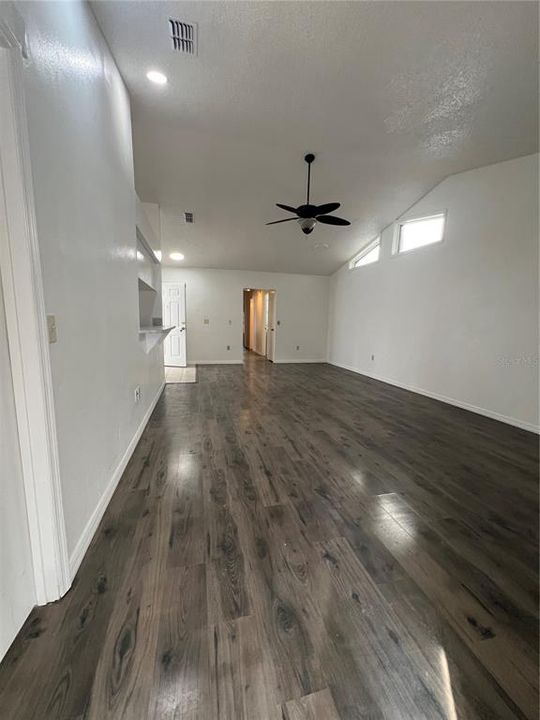 待售: $243,000 (4 贝兹, 2 浴室, 1338 平方英尺)