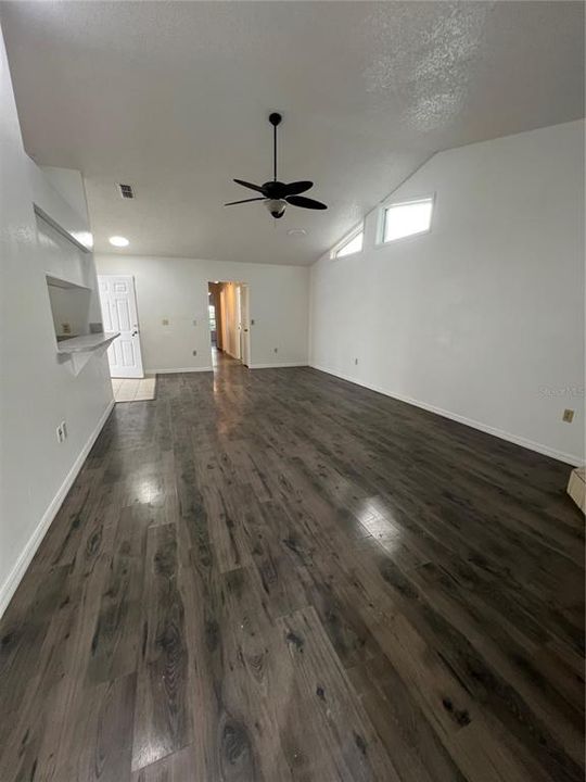 待售: $243,000 (4 贝兹, 2 浴室, 1338 平方英尺)