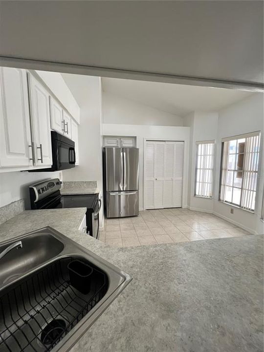 待售: $243,000 (4 贝兹, 2 浴室, 1338 平方英尺)