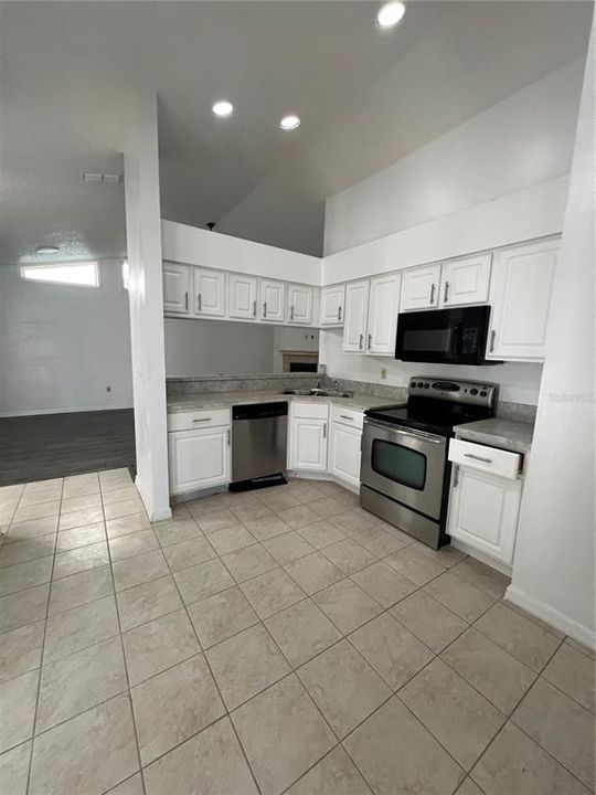 待售: $243,000 (4 贝兹, 2 浴室, 1338 平方英尺)