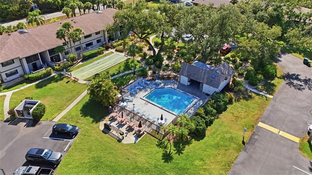 Activo con contrato: $138,888 (2 camas, 2 baños, 899 Pies cuadrados)