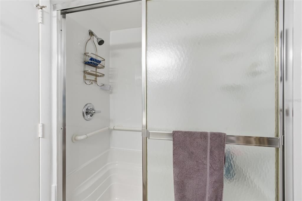 Activo con contrato: $138,888 (2 camas, 2 baños, 899 Pies cuadrados)