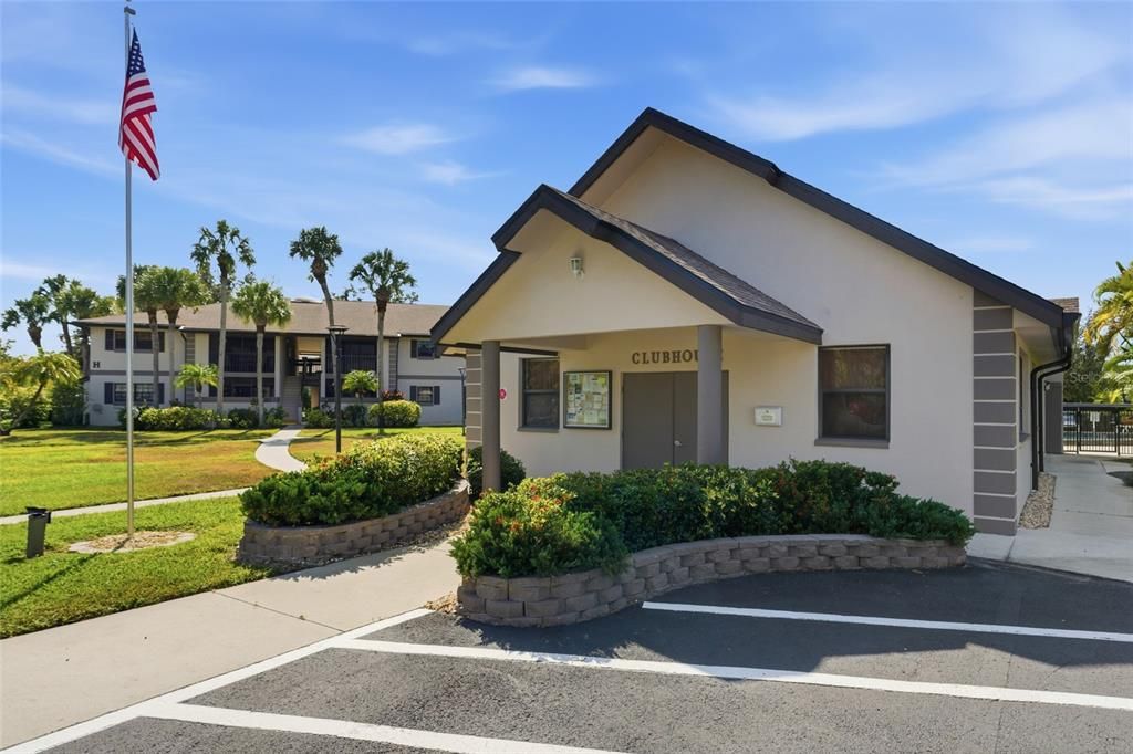 Activo con contrato: $138,888 (2 camas, 2 baños, 899 Pies cuadrados)