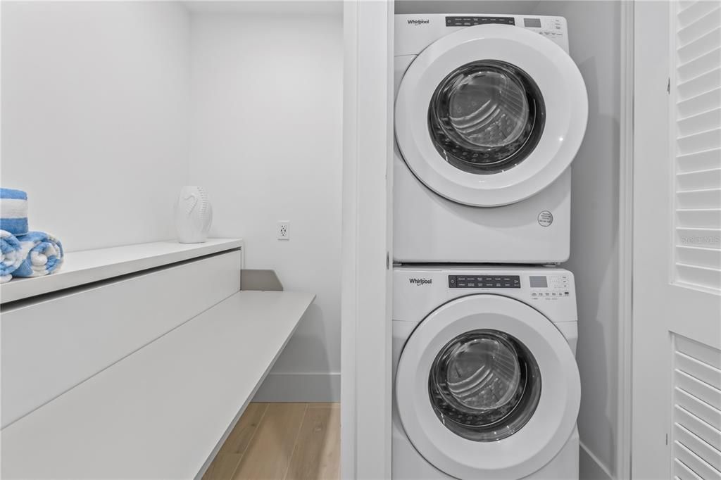 For Sale: $2,700,000 (2 beds, 2 baths, 1646 Square Feet)