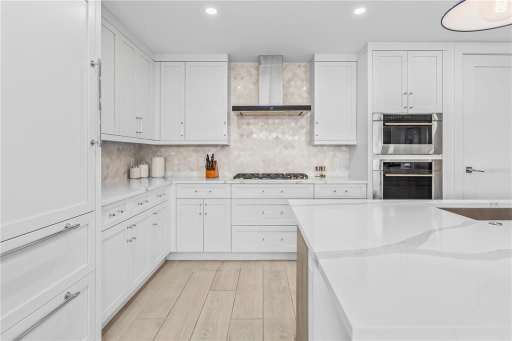 For Sale: $2,700,000 (2 beds, 2 baths, 1646 Square Feet)