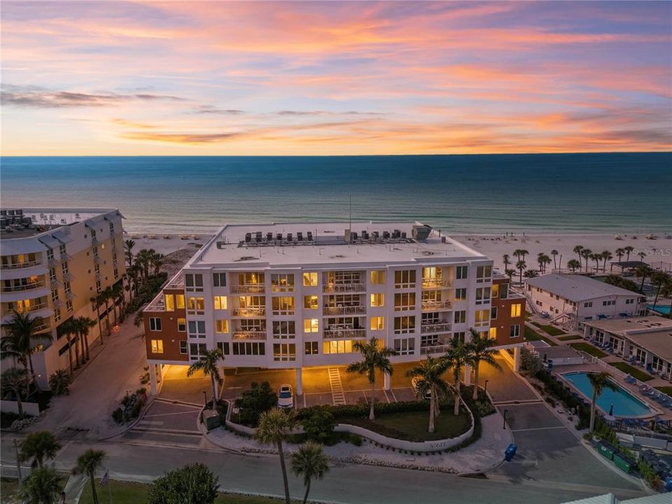 For Sale: $2,700,000 (2 beds, 2 baths, 1646 Square Feet)