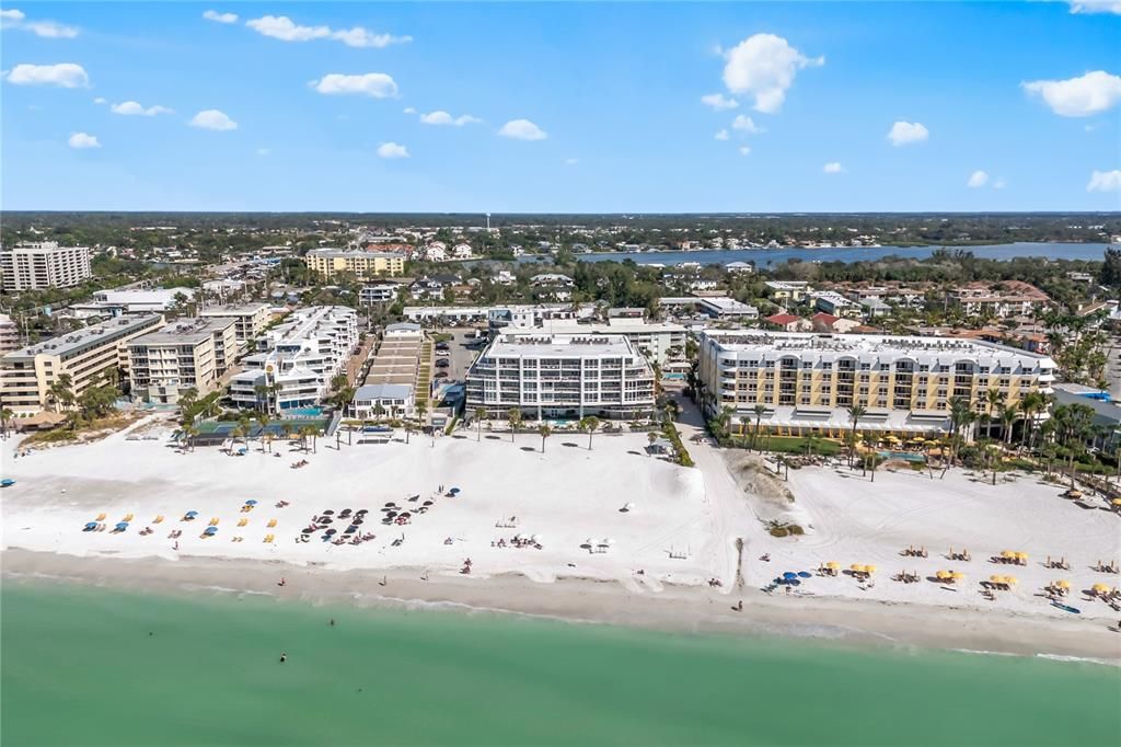 For Sale: $2,700,000 (2 beds, 2 baths, 1646 Square Feet)