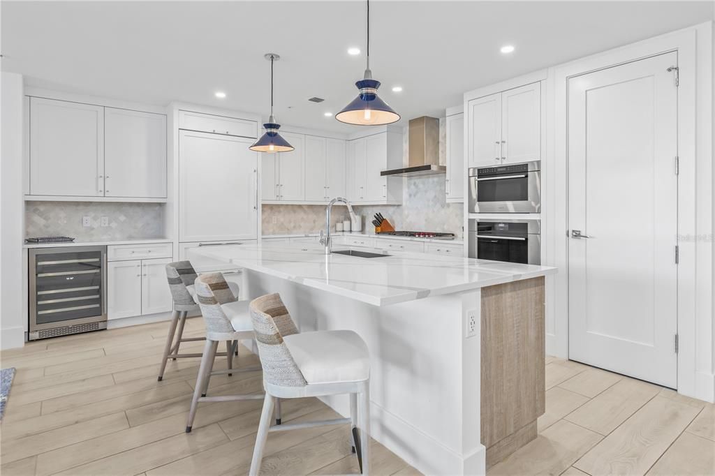 For Sale: $2,700,000 (2 beds, 2 baths, 1646 Square Feet)