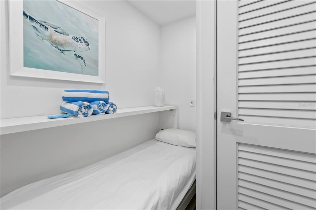 For Sale: $2,700,000 (2 beds, 2 baths, 1646 Square Feet)