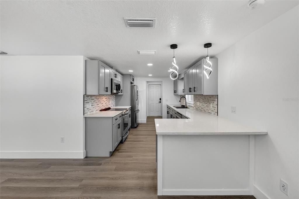 For Sale: $349,900 (3 beds, 2 baths, 1010 Square Feet)