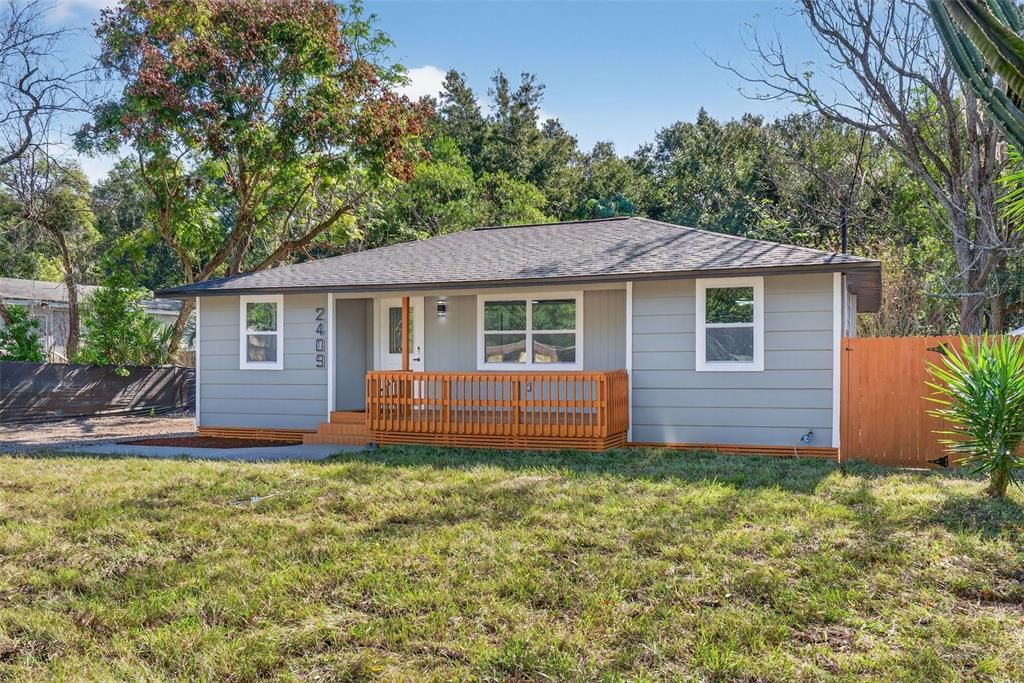 For Sale: $349,900 (3 beds, 2 baths, 1010 Square Feet)