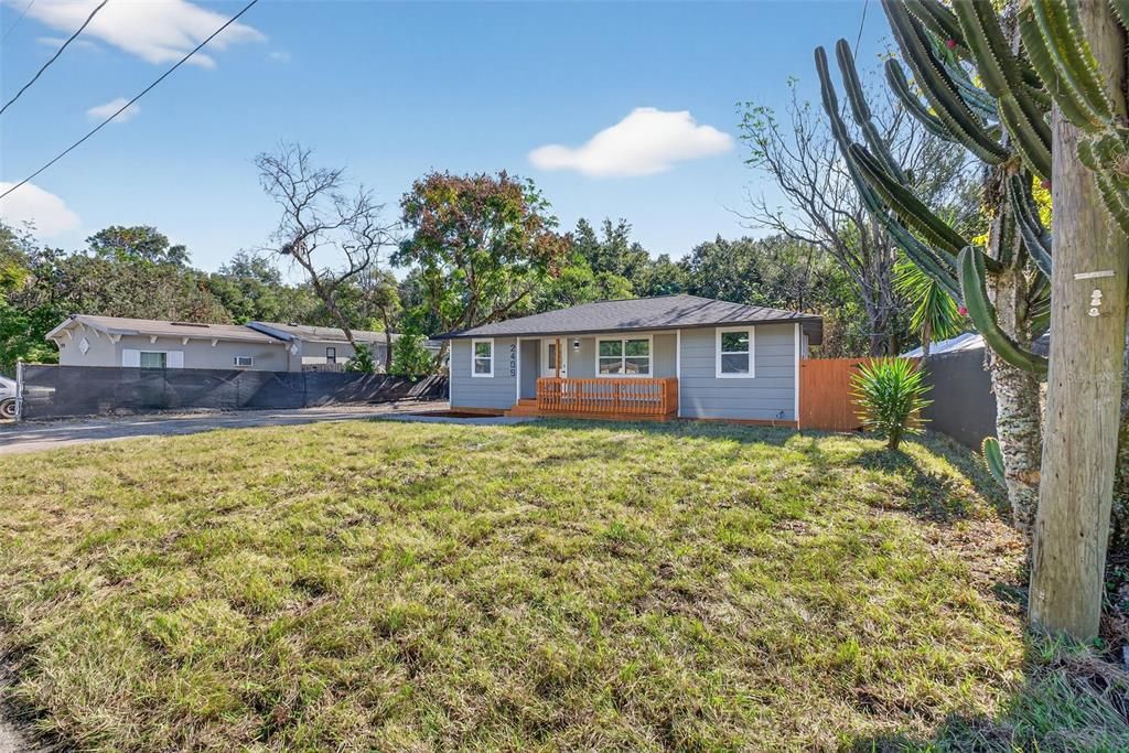 For Sale: $349,900 (3 beds, 2 baths, 1010 Square Feet)