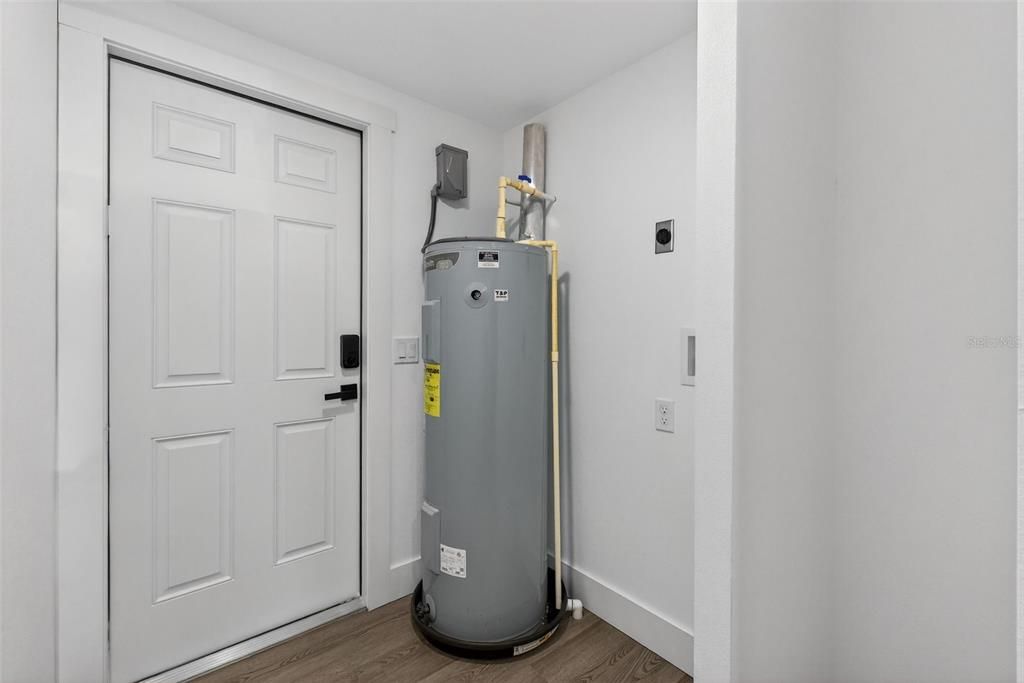 For Sale: $349,900 (3 beds, 2 baths, 1010 Square Feet)