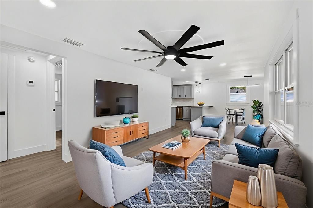 For Sale: $349,900 (3 beds, 2 baths, 1010 Square Feet)