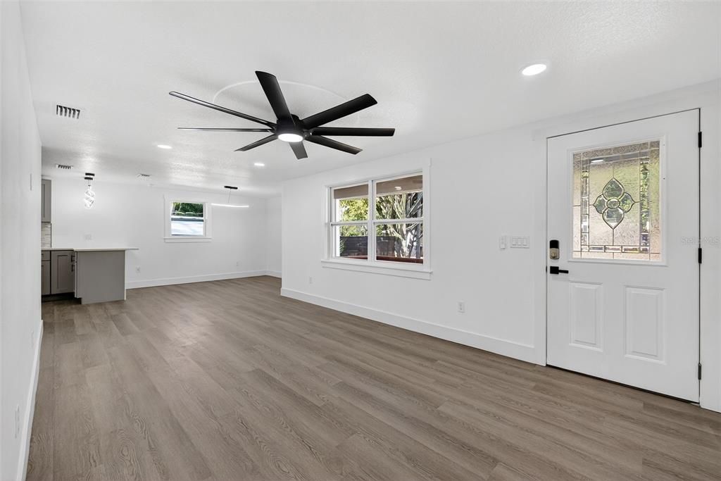 For Sale: $349,900 (3 beds, 2 baths, 1010 Square Feet)