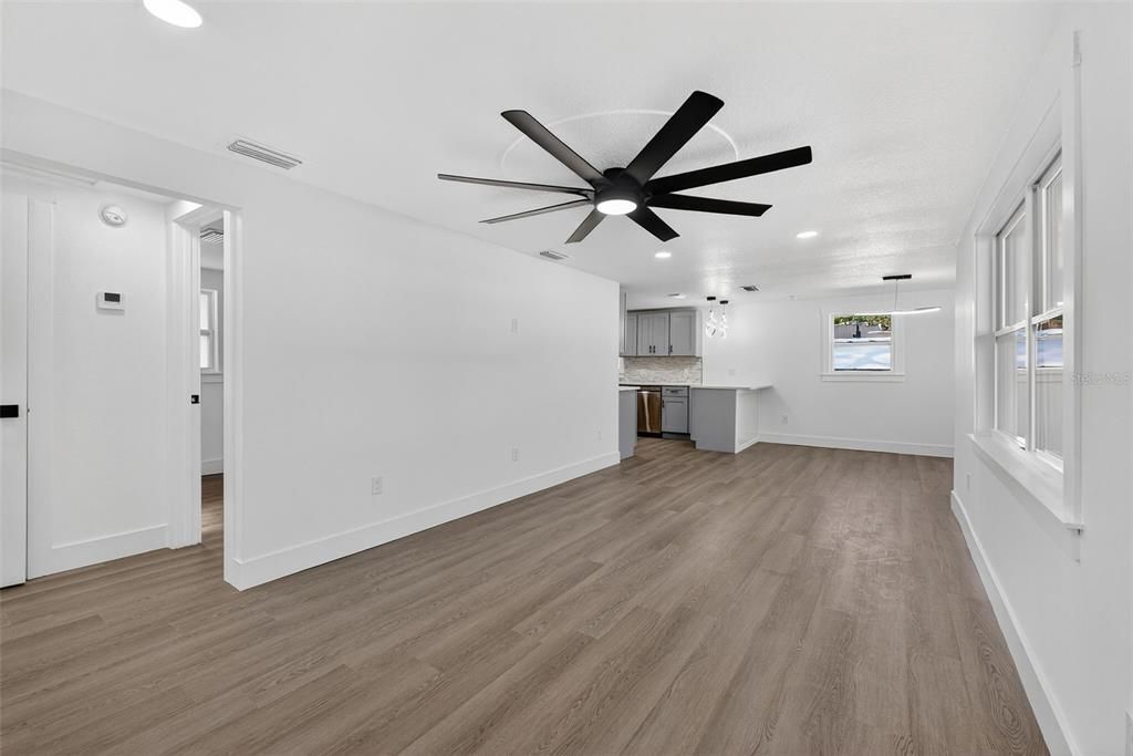 For Sale: $349,900 (3 beds, 2 baths, 1010 Square Feet)