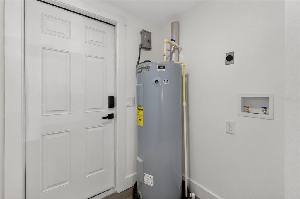 For Sale: $349,900 (3 beds, 2 baths, 1010 Square Feet)