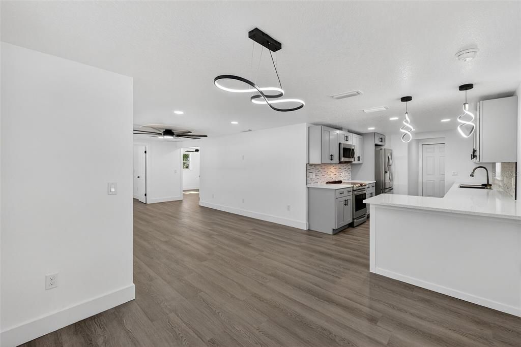 For Sale: $349,900 (3 beds, 2 baths, 1010 Square Feet)