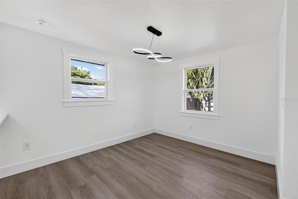 For Sale: $349,900 (3 beds, 2 baths, 1010 Square Feet)