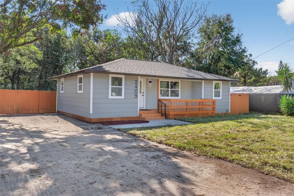 For Sale: $349,900 (3 beds, 2 baths, 1010 Square Feet)