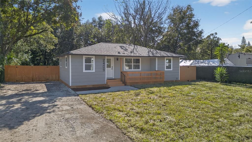 For Sale: $349,900 (3 beds, 2 baths, 1010 Square Feet)