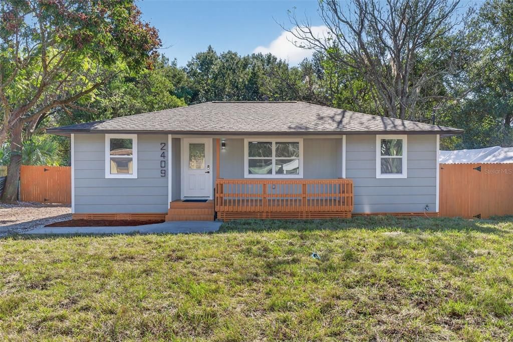 For Sale: $349,900 (3 beds, 2 baths, 1010 Square Feet)