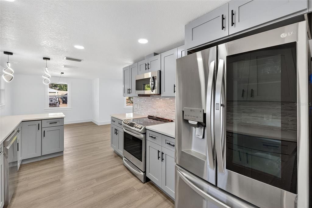 For Sale: $349,900 (3 beds, 2 baths, 1010 Square Feet)