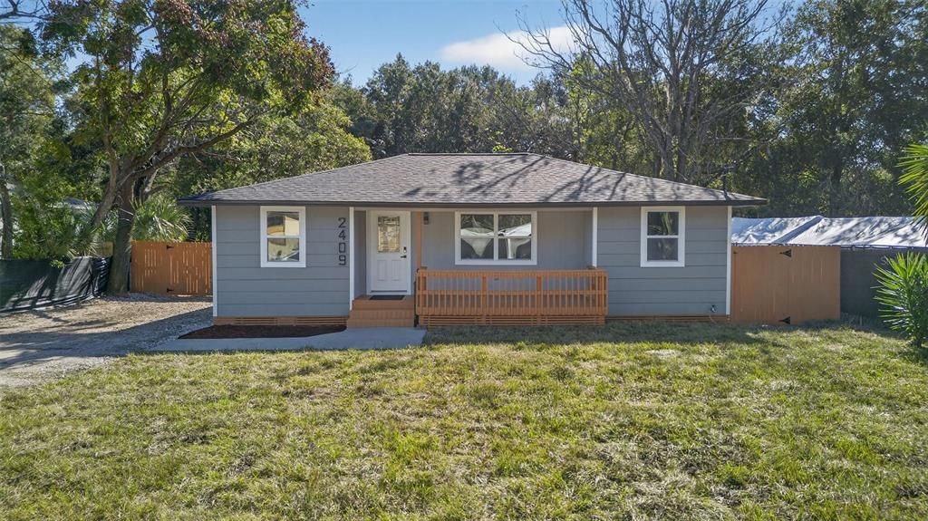 For Sale: $349,900 (3 beds, 2 baths, 1010 Square Feet)