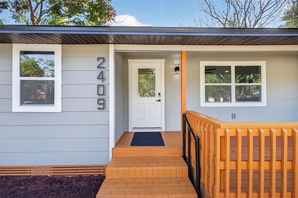 For Sale: $349,900 (3 beds, 2 baths, 1010 Square Feet)