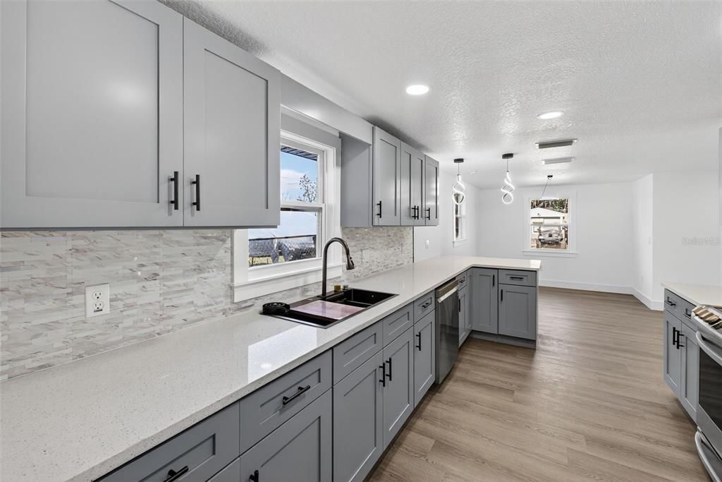 For Sale: $349,900 (3 beds, 2 baths, 1010 Square Feet)