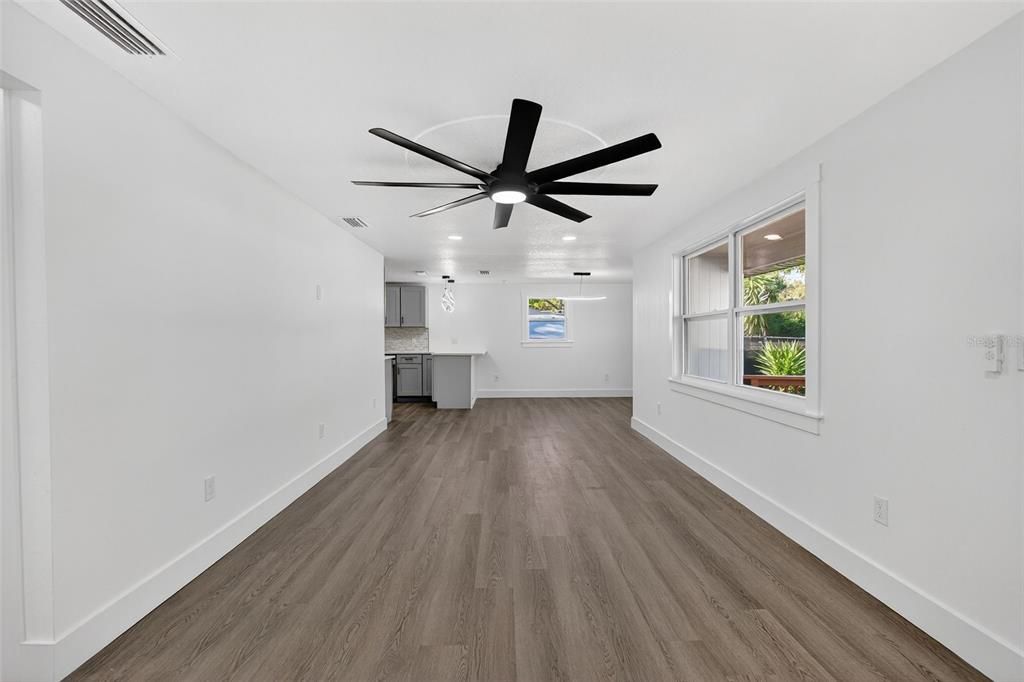 For Sale: $349,900 (3 beds, 2 baths, 1010 Square Feet)