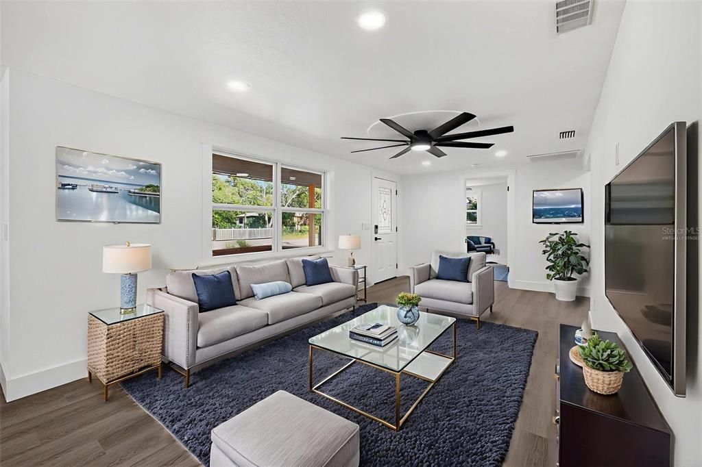 For Sale: $349,900 (3 beds, 2 baths, 1010 Square Feet)