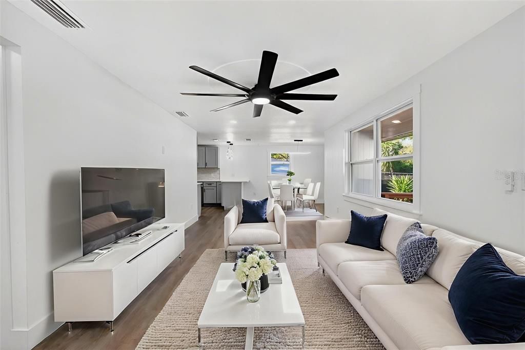 For Sale: $349,900 (3 beds, 2 baths, 1010 Square Feet)