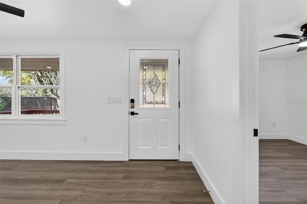 For Sale: $349,900 (3 beds, 2 baths, 1010 Square Feet)