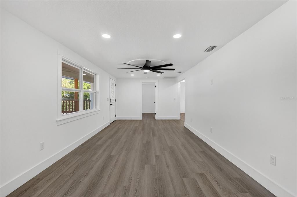 For Sale: $349,900 (3 beds, 2 baths, 1010 Square Feet)