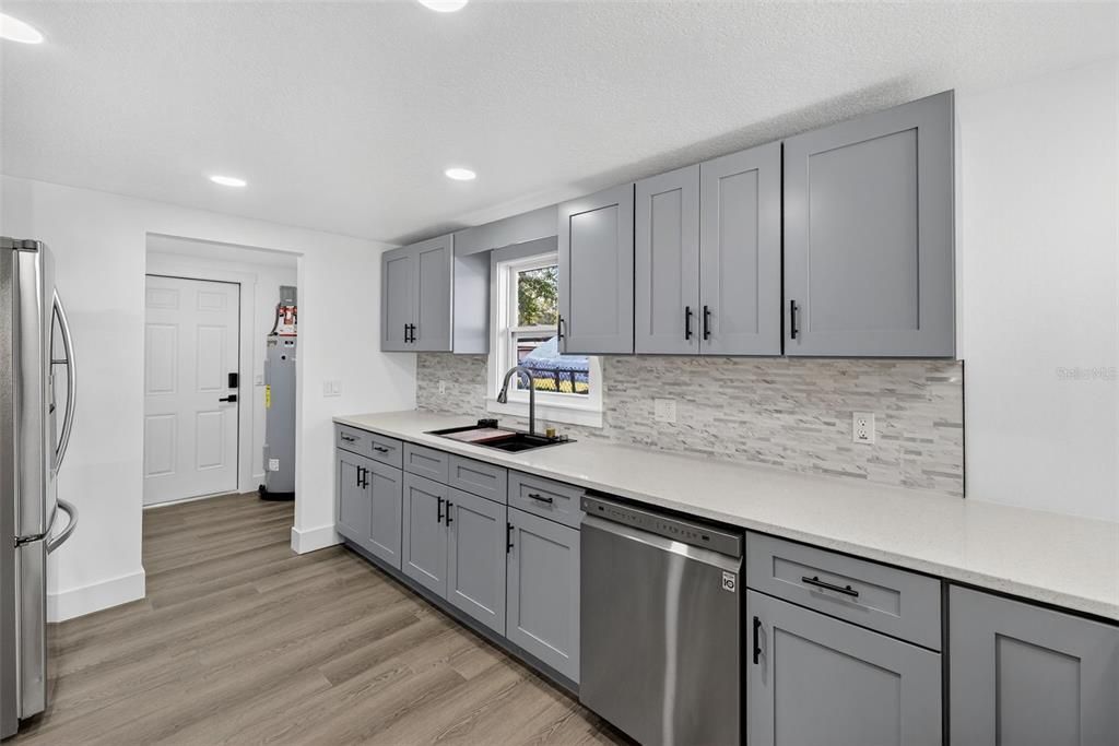 For Sale: $349,900 (3 beds, 2 baths, 1010 Square Feet)