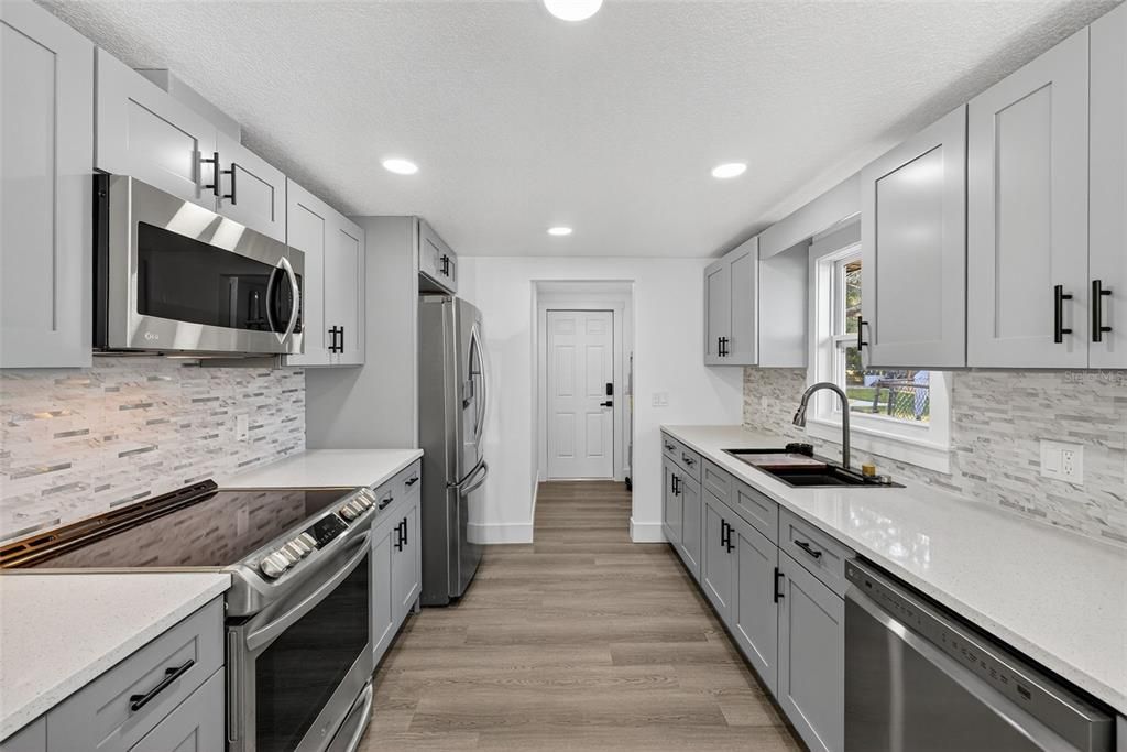 For Sale: $349,900 (3 beds, 2 baths, 1010 Square Feet)