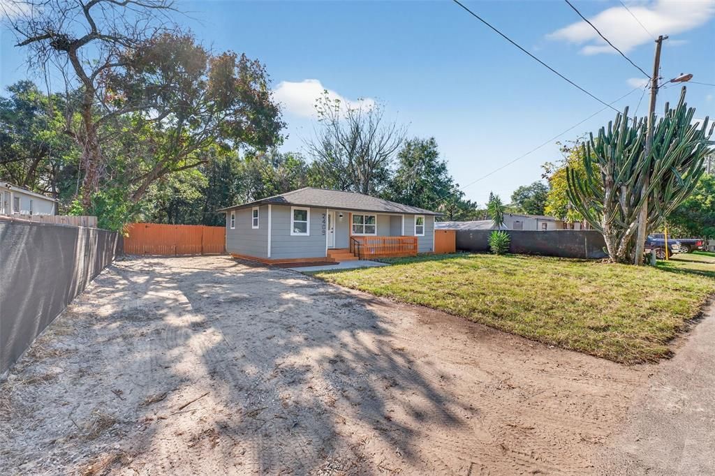 For Sale: $349,900 (3 beds, 2 baths, 1010 Square Feet)