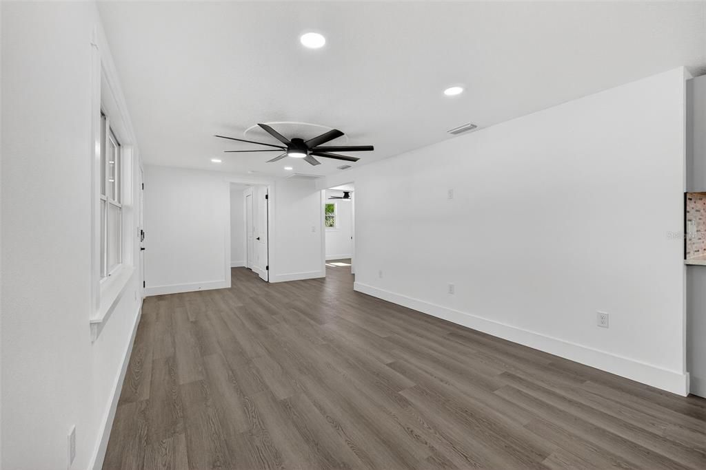 For Sale: $349,900 (3 beds, 2 baths, 1010 Square Feet)