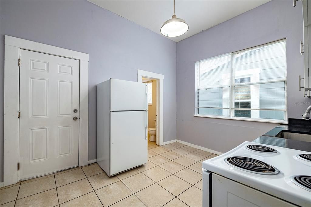 For Rent: $1,520 (2 beds, 1 baths, 810 Square Feet)