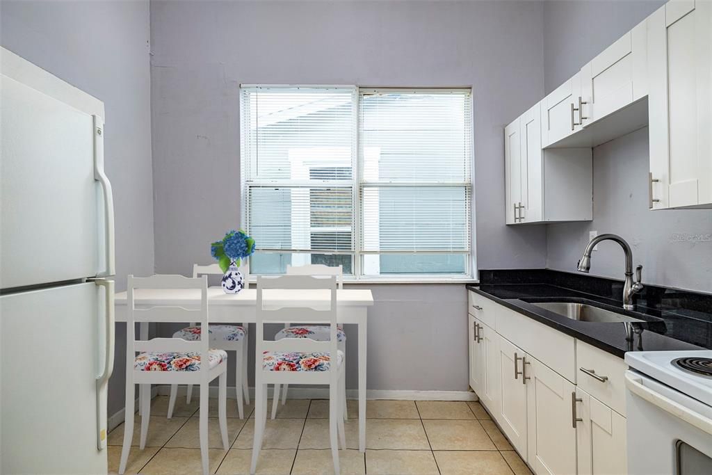 For Rent: $1,520 (2 beds, 1 baths, 810 Square Feet)