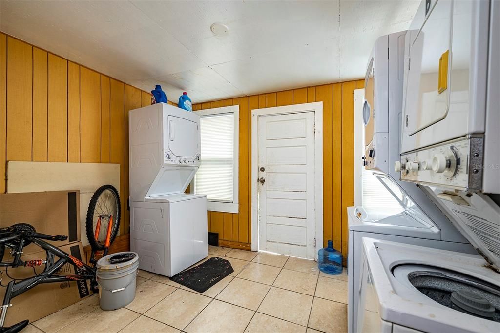 For Rent: $1,520 (2 beds, 1 baths, 810 Square Feet)