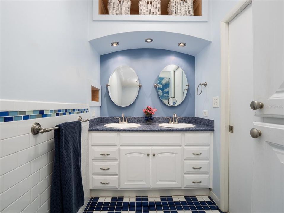 На продажу: $725,000 (5 спален, 3 ванн, 2992 Квадратных фут)